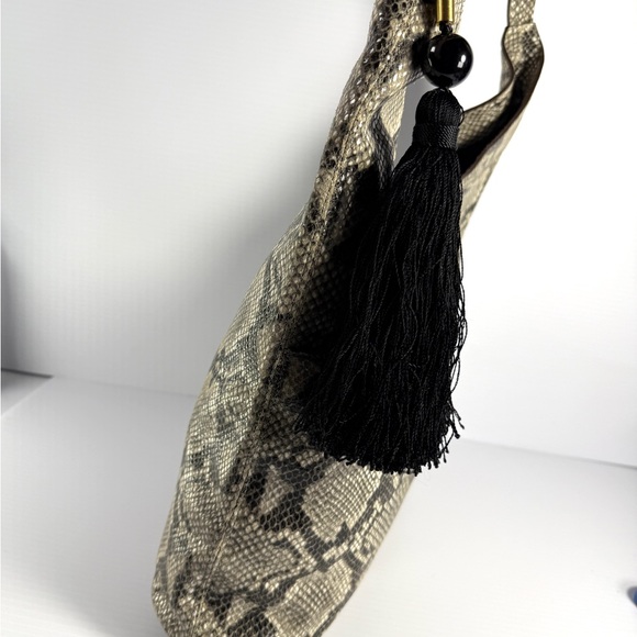 Donna Karan Black and Cream Hobo Bag - Picture 9 of 16